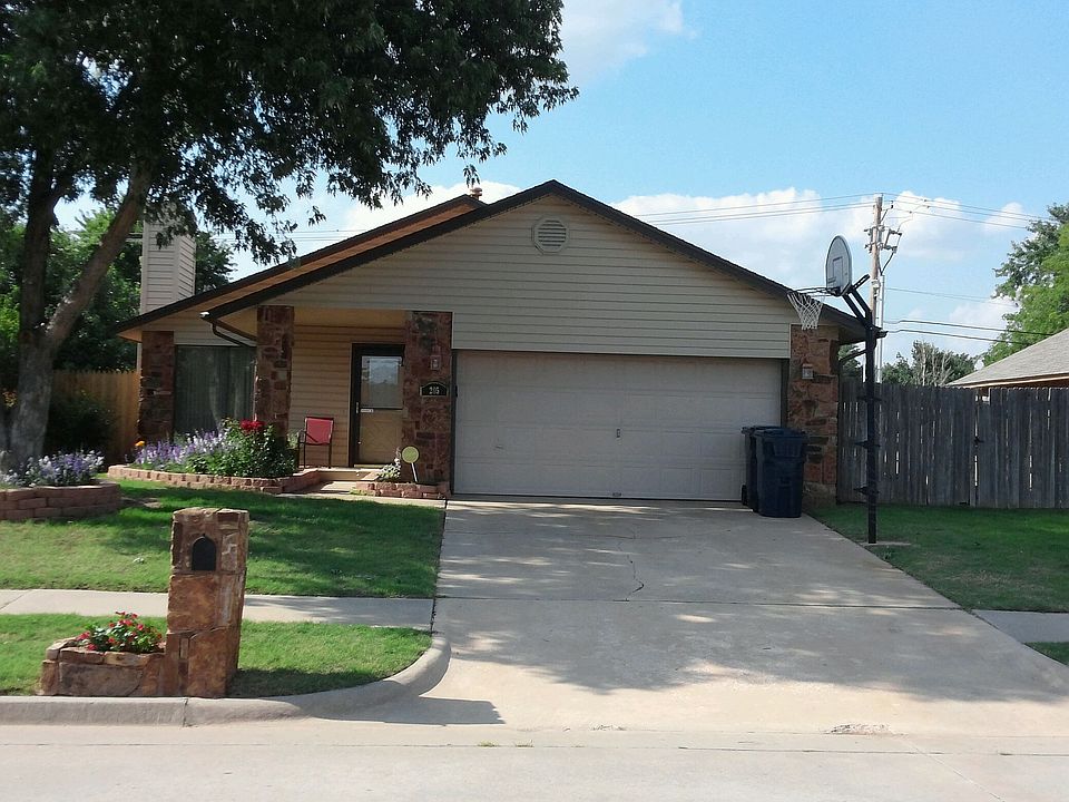 1st image of 205 Cypress Dr