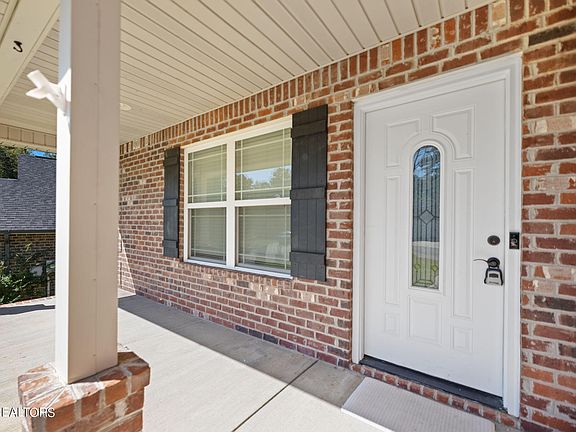 3rd image of 113 Ann Cove Ln