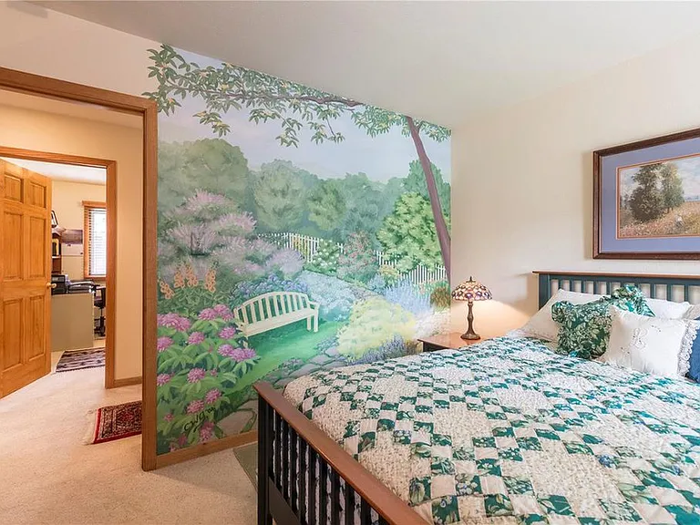 17 E Logan Ave — Photo 11