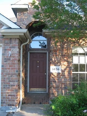 1st image of 1406 Oxford Dr