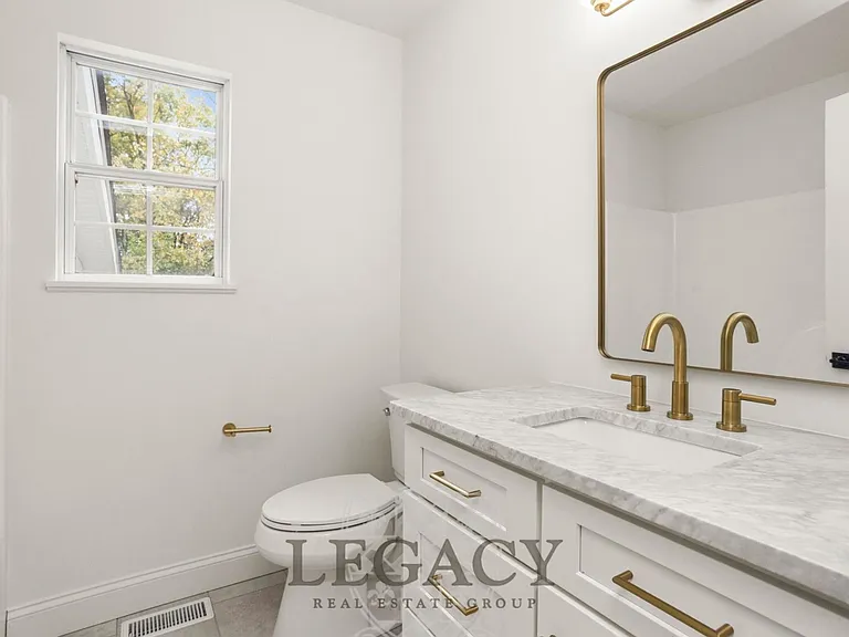 100 Sadler Ct — Photo 17