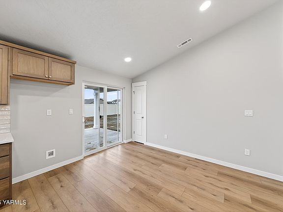 5th image of 5705 W Larch Ave