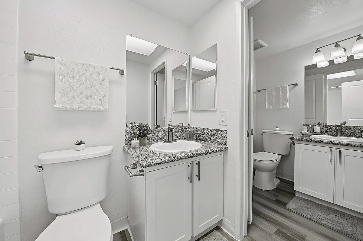 1.5 Bath - Tustin Parc