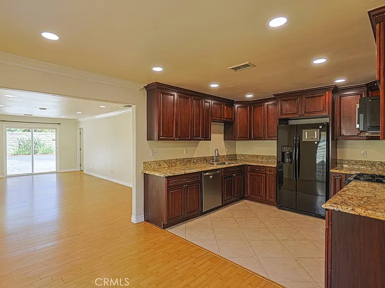 11851 Wisteria Ave — Photo 10