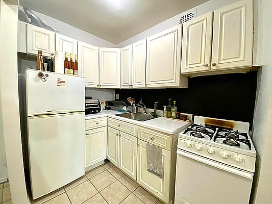 4th image of 326 Columbus Ave APT 5J