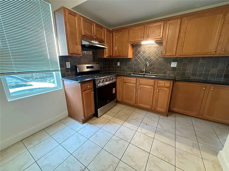 125 Pleasant St #1 — Photo 10