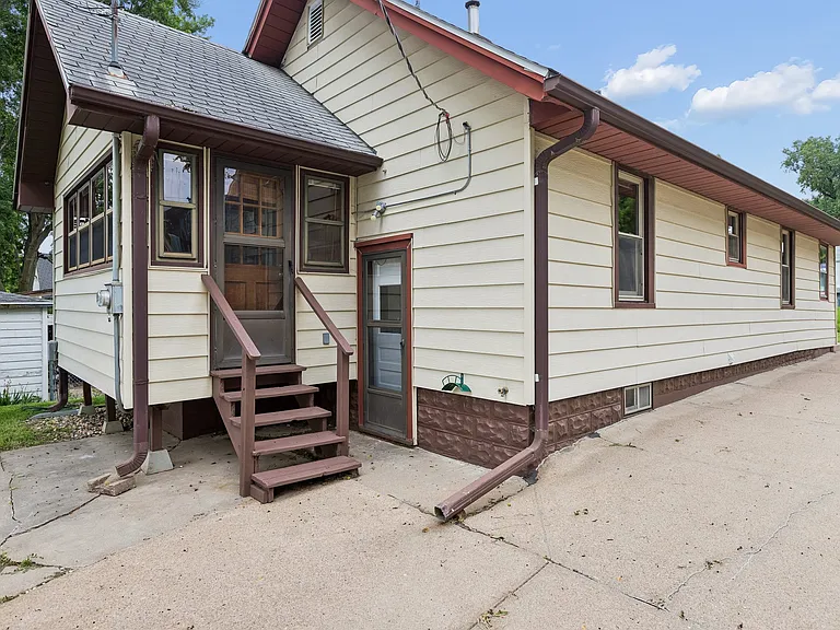 7911 Maywood St — Photo 29