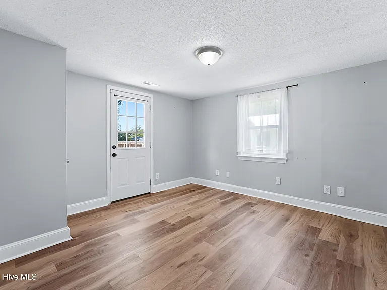 127 Moosehart Ave — Photo 14