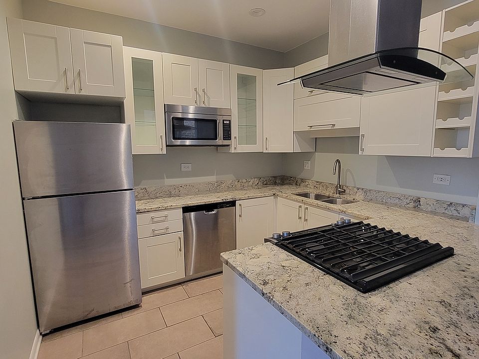 1st image of 2209 N Clybourn Ave APT 1