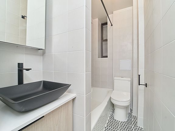 5th image of 302 E 5th St #1D