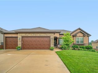 15269 Pine Ridge Rd, Basehor, KS 66007