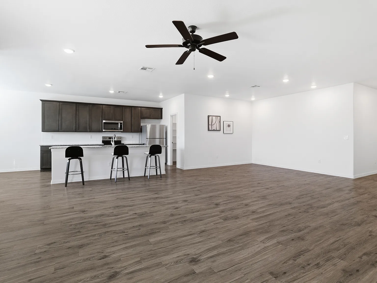 181 Grove Way — Photo 1