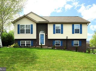 133 Steeplechase Dr, Pleasant Gap, PA 16823