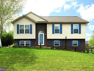 133 Steeplechase Dr, Pleasant Gap, PA, 16823