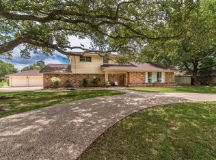 213 Crestmont Dr, Alvin, TX 77511