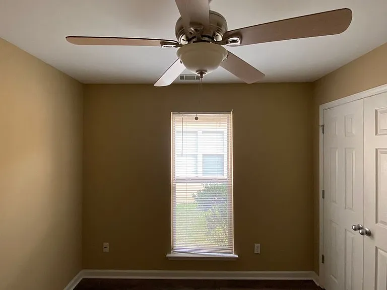 525 Fox Run Cir — Photo 11