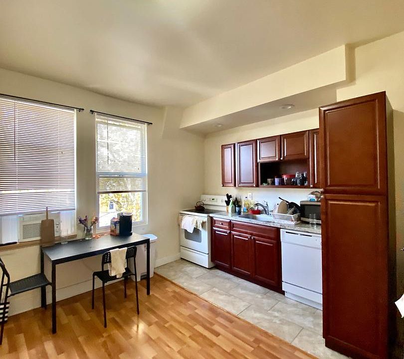 1st image of 2336 N Park Ave Floor 3