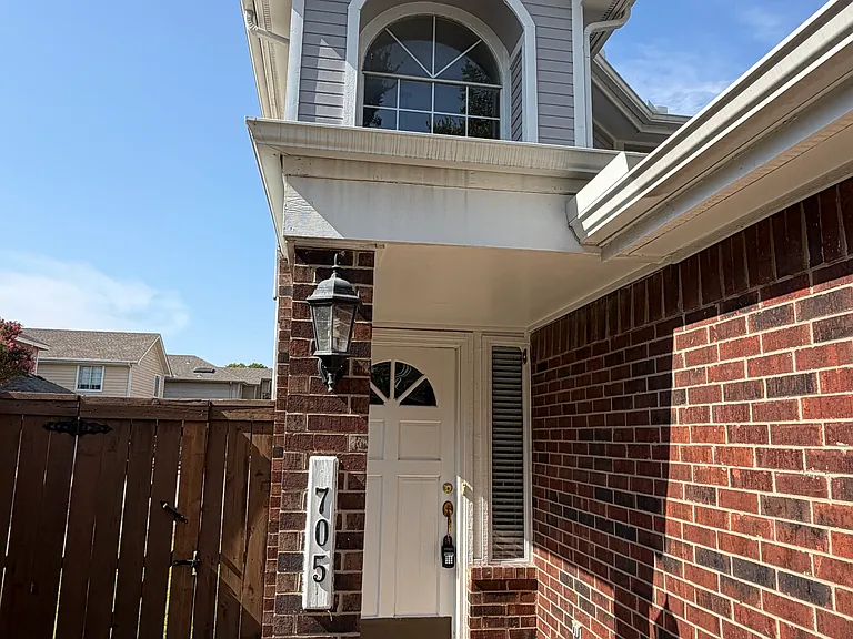 705 Cimarron Trl — Photo 2