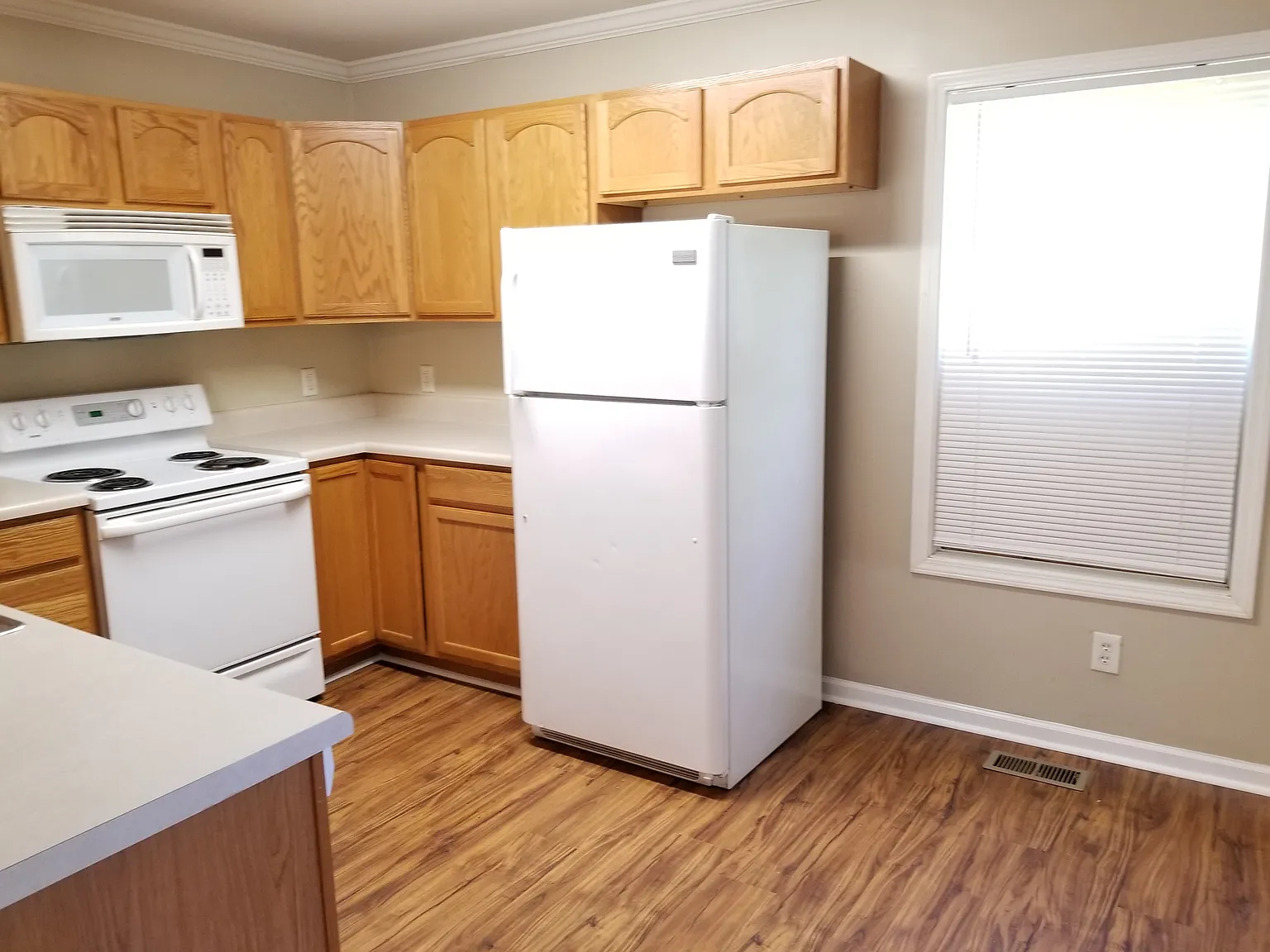 2 bed, 1300 sqft, $1,750 — Photo 4