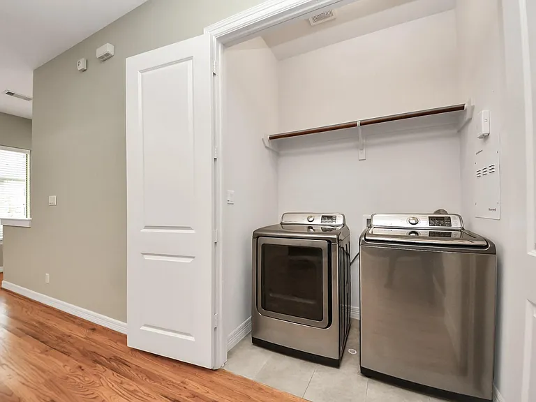 3813 Centerplaza Dr — Photo 15