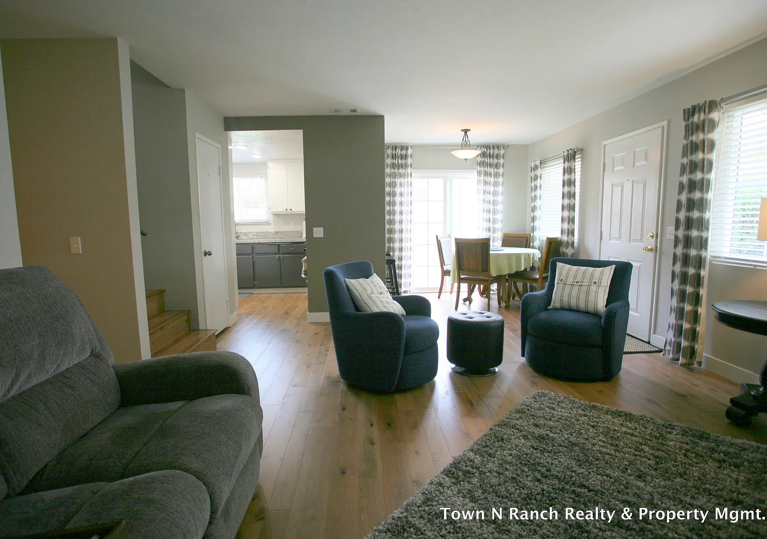 3Br 2 1/2Ba, 2 Story Condo Avail now short term lease — Photo 2