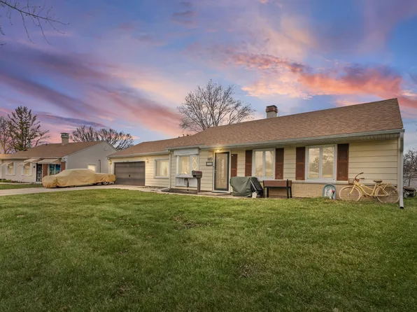 1013 Manor Dr, Streamwood, IL 60107