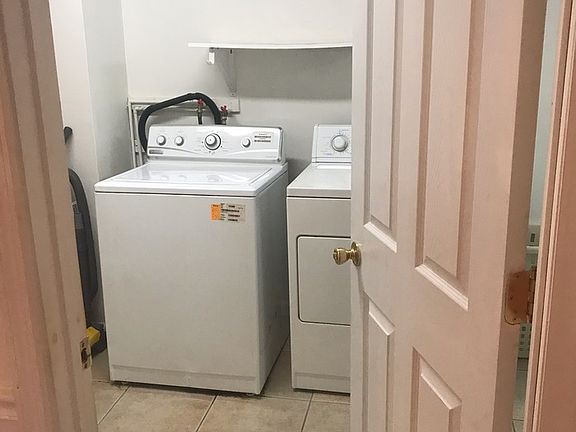 3rd image of 1427 NE Cedar St