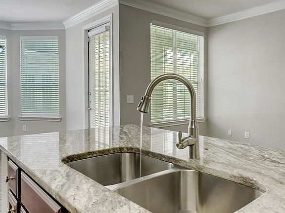 4th image of 7575 Kirby Dr APT 2115