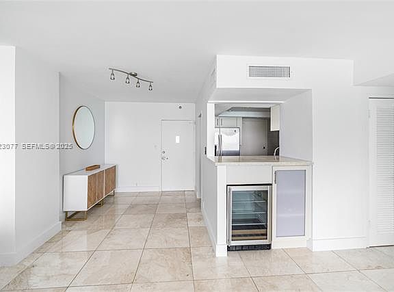 5th image of 1000 West Ave APT 1516