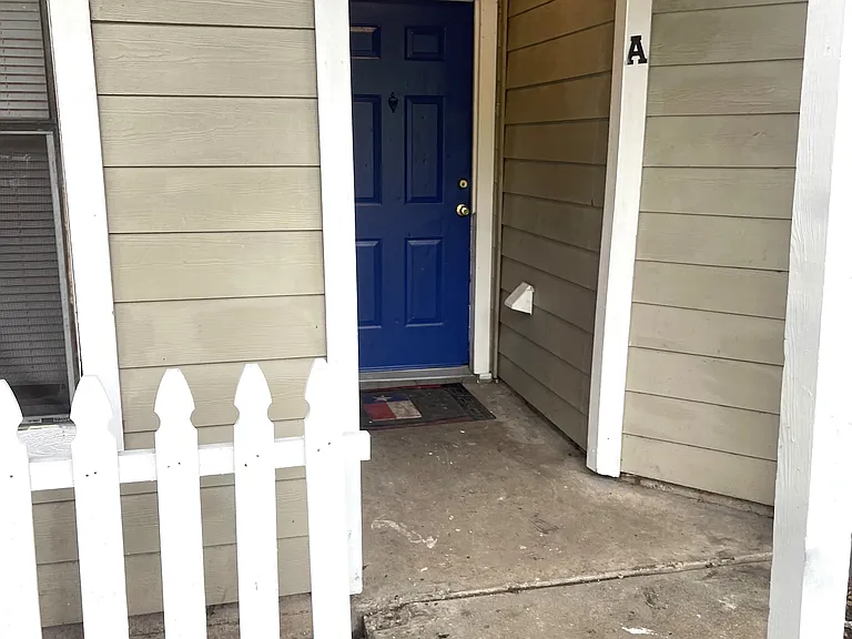 1902 W Loop #A — Photo 21