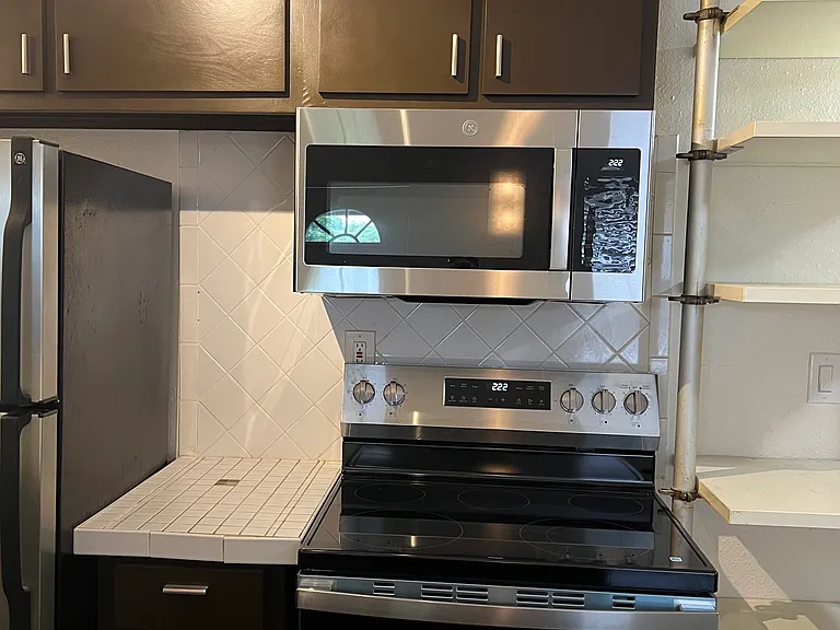 2302 E Side Dr — Photo 2