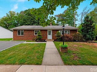 3 Holly Pl, Edison, NJ 08817