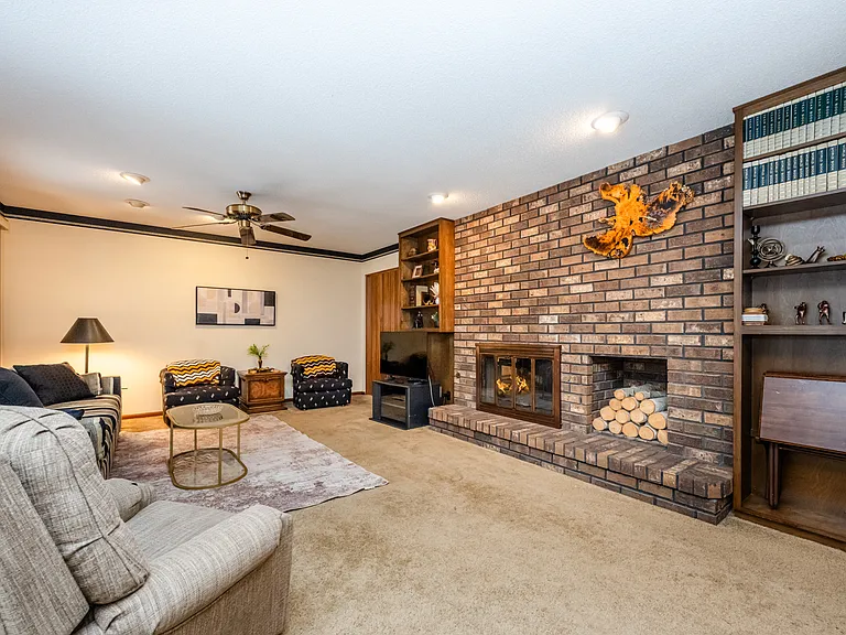 1319 Lewis Ave — Photo 30