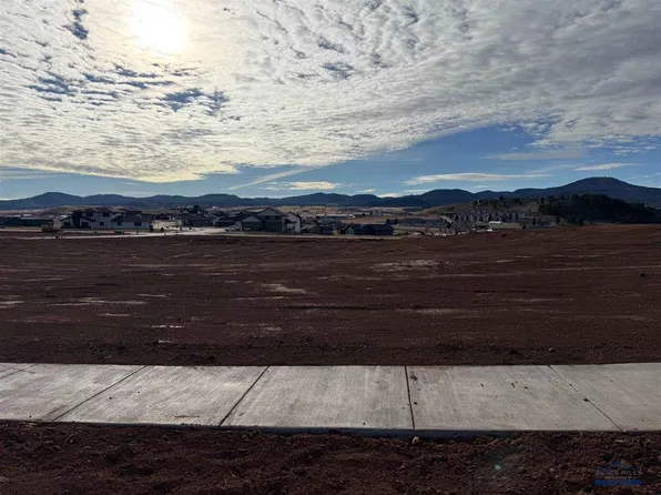 2577 SW Eetclover Cir, Spearfish, SD 57783