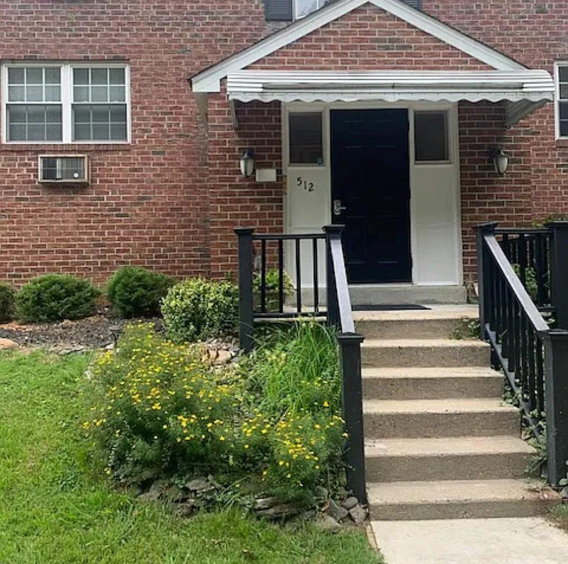 2 bed, 1.0 bath, 900 sqft, $1,700 — Photo 2