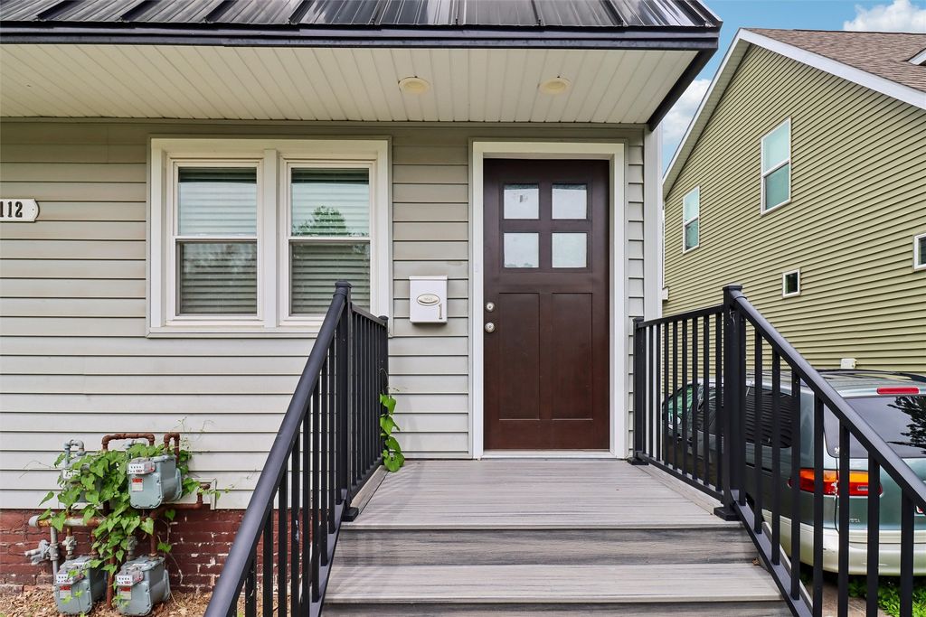 1112 27th St, Des Moines, IA - View 3