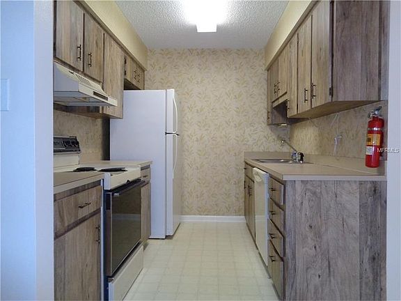 4th image of 9140 Golden Gate Blvd
