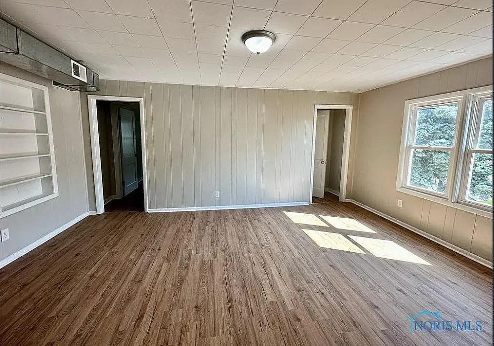 4 bed, 1100 sqft, $1,100 — Photo 3