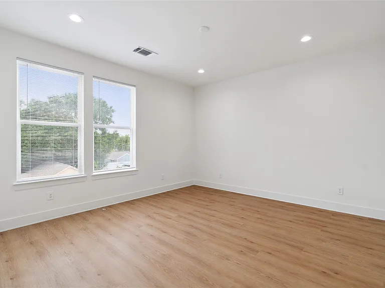 4631 Balkin St — Photo 14