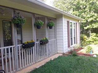 660 Applewood Ln, Marietta, GA 30064