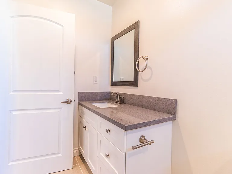 1737 S Longwood Ave — Photo 27