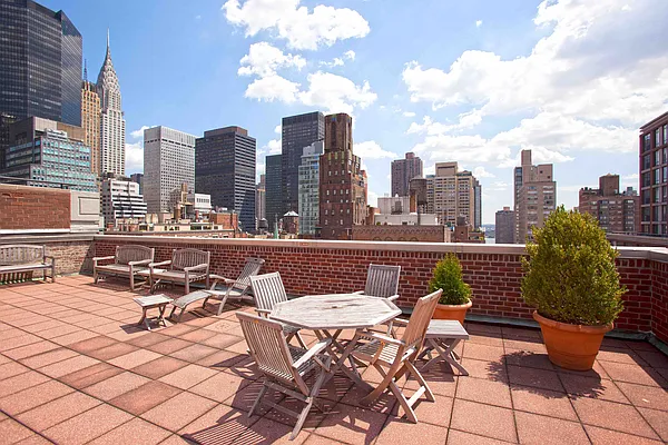 Sold by Compass | media 9