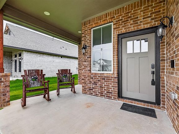 2nd image of 126 Peachleaf Ct