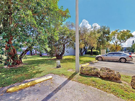 2nd image of 9365 Fontainebleau Blvd #E-2