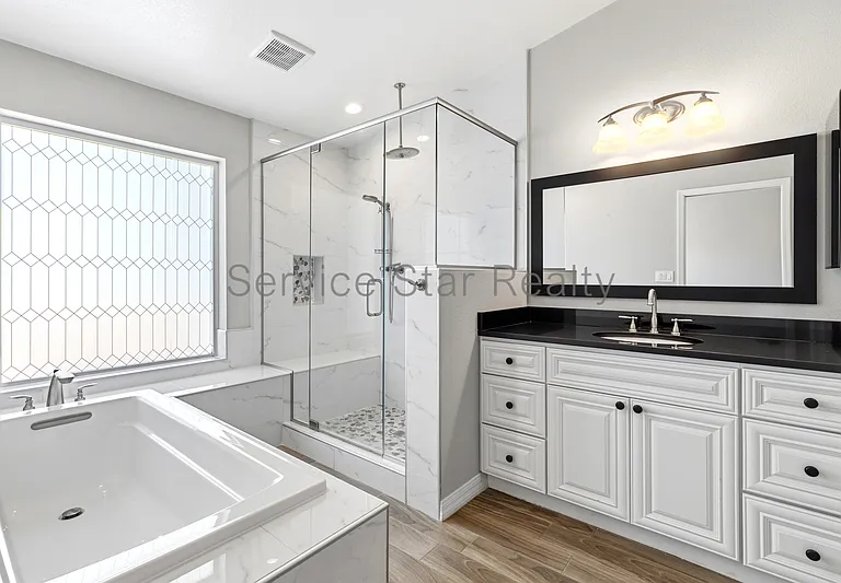 1558 W 5th St — Photo 16
