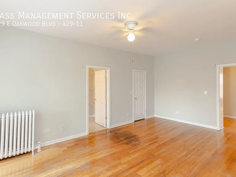 427-39 E Oakwood Blvd — Photo 55