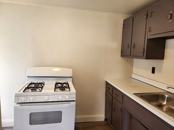 4th image of 423 Schuyler St #2