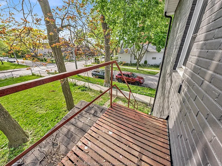 669 Park St W #A — Photo 15