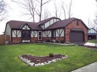 7420 Saunderlane Rd, Columbus, OH 43235