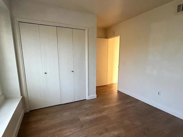 11546 Wyandotte St — Photo 19